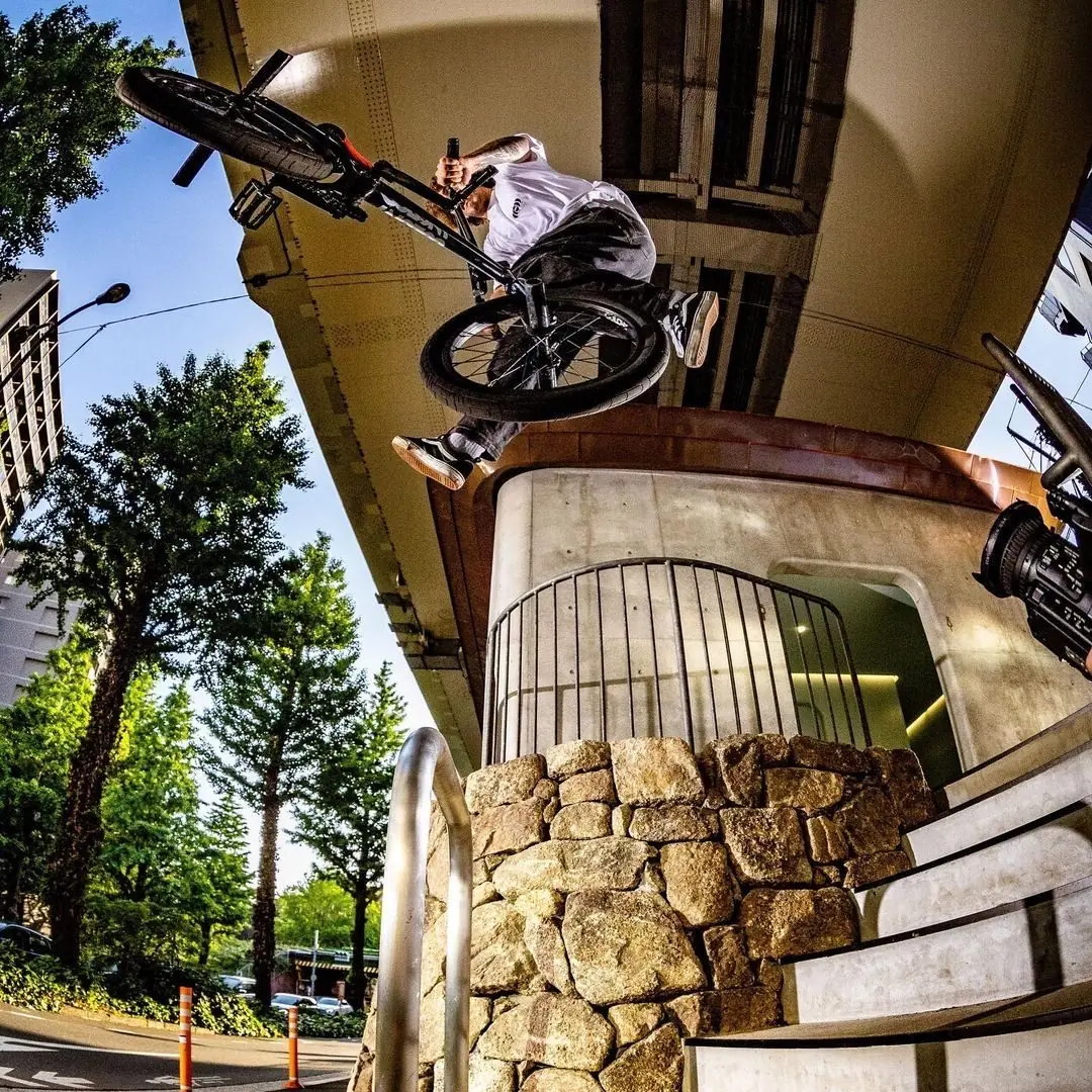 You are currently viewing [HIKKEN VIDEO] PEGOVIC IN JAPAN NSSAROUND